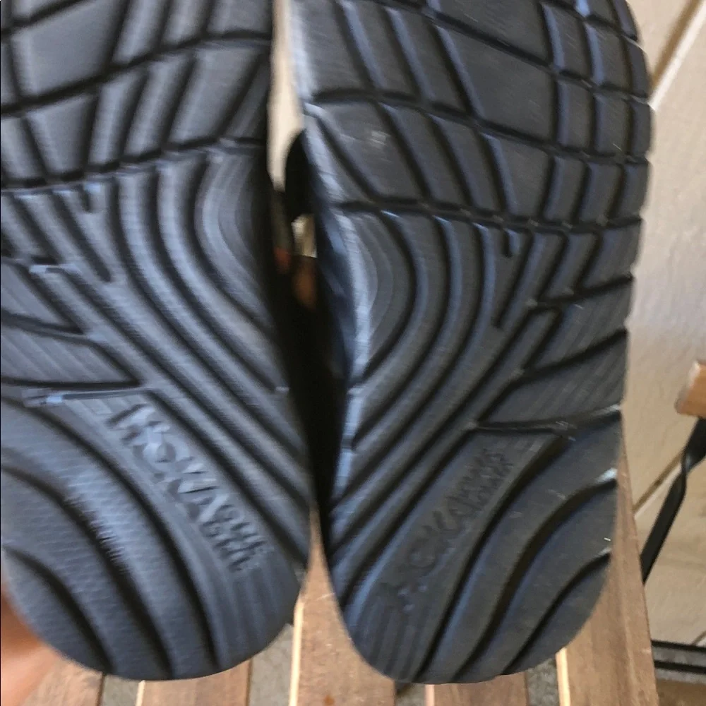 Hoka Men's Black Athletic Flip Flop New Without Tag